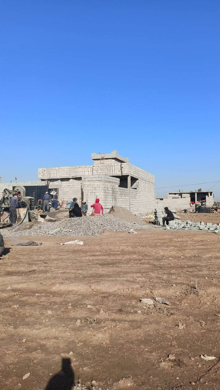 السلام عليكم
صب ارضيات 
صب لاش وصب ناعم وتسليح وتسفيط اساسات 
***********
