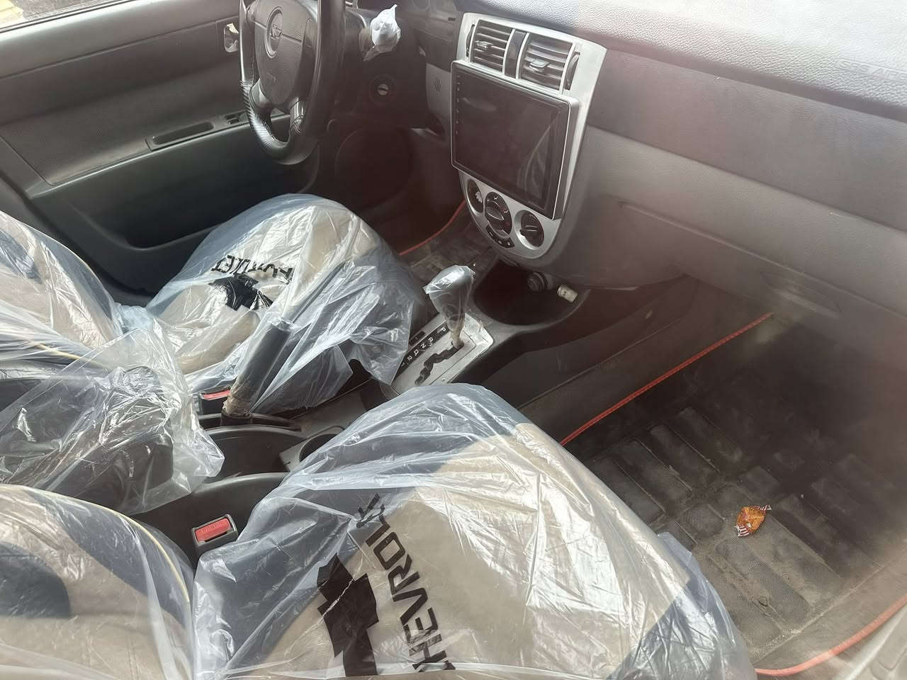 سلام عليكم أوبترا 2011 سياره  حلوه بيها فقط جملغ خلفي باقي جاهزه سعر 64وبيها مجال  ***********
