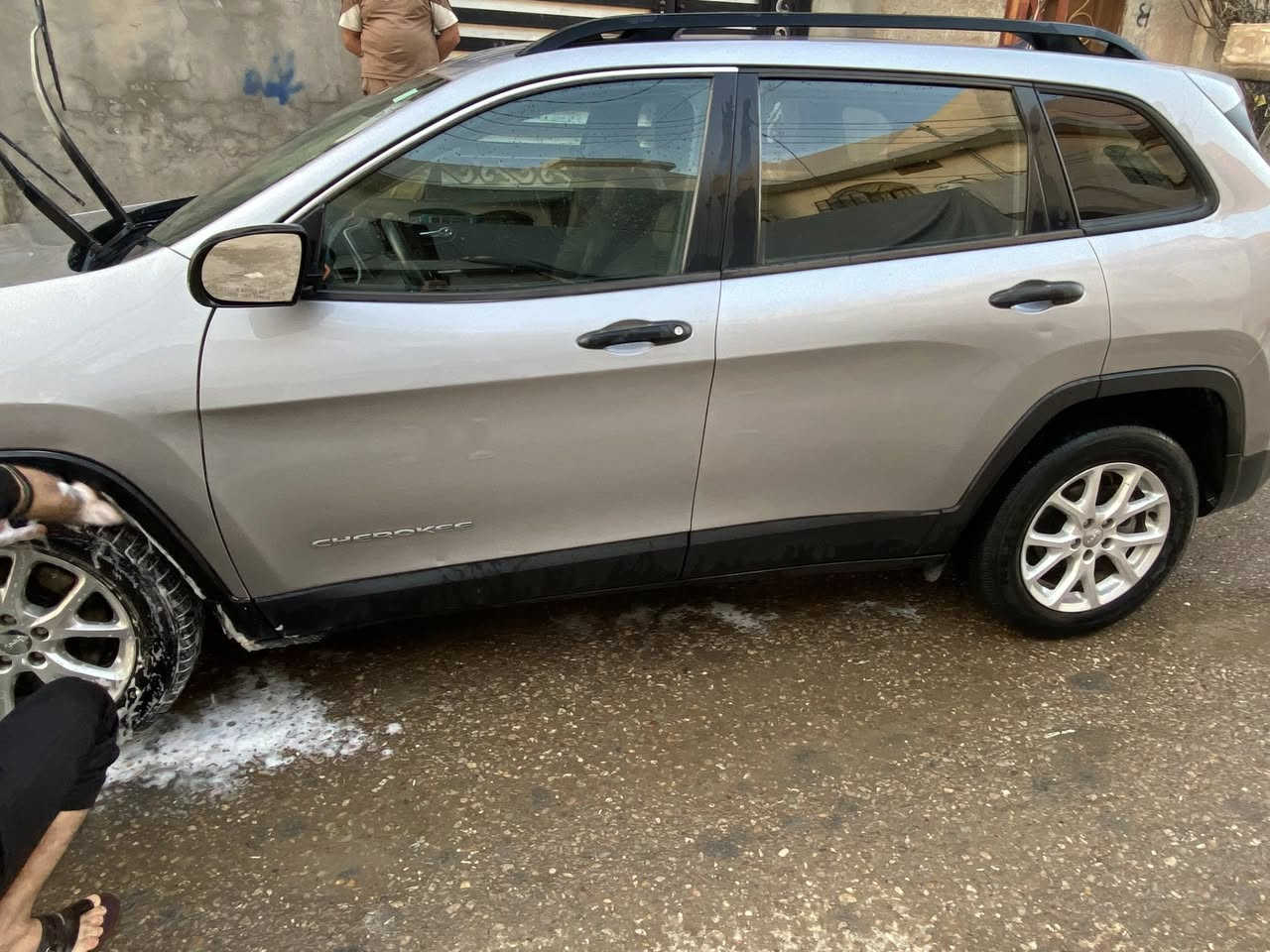 سلام عليكم
جيب شيروكي موديل 2017

ضررهه جاملق امامي فقط  ولباب توحيد لون

كير محرك مكفول 

تبريد و تتفه مكفول 

ماشيه 140 سياره بسمنه

مكاني ديالى بعقوبة المركز 

سعر 127وبيه مجال حك جيه 

***********

بيع فقط
