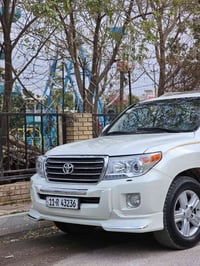 لاندكروز بريم • ٢٠١٥ • ١٣٠٠٠٠ كم