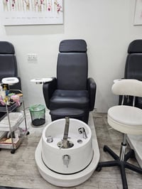 كراسي صالون • كراسي باديكير • جهاز هايدرو فيشل