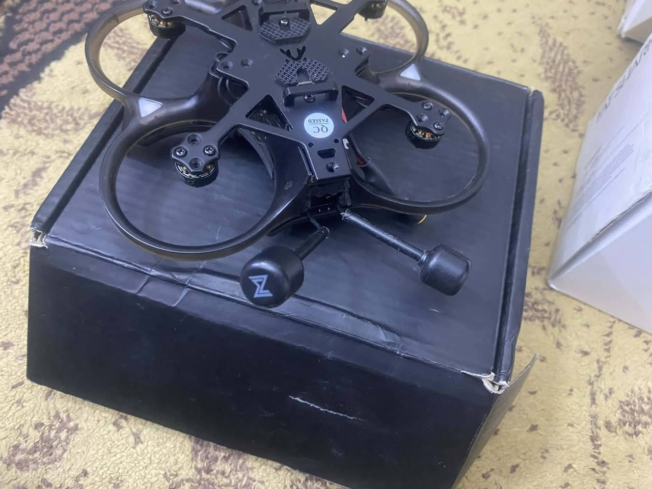 درون + نضارة + كاميرا
طيارة 2.5
3s بطارية
منظومة Avatar تاخذ رام
نظارة Avatar Hd 
Fatshark نظام تسجيل في النضاره
كامر كت كامل Avatar
Kv 8000


**إذا كنت صاحب هذا الإعلان وتريد حذفه لأي سبب، رجاءا أرسل رسالة إلى الدعم الفني**