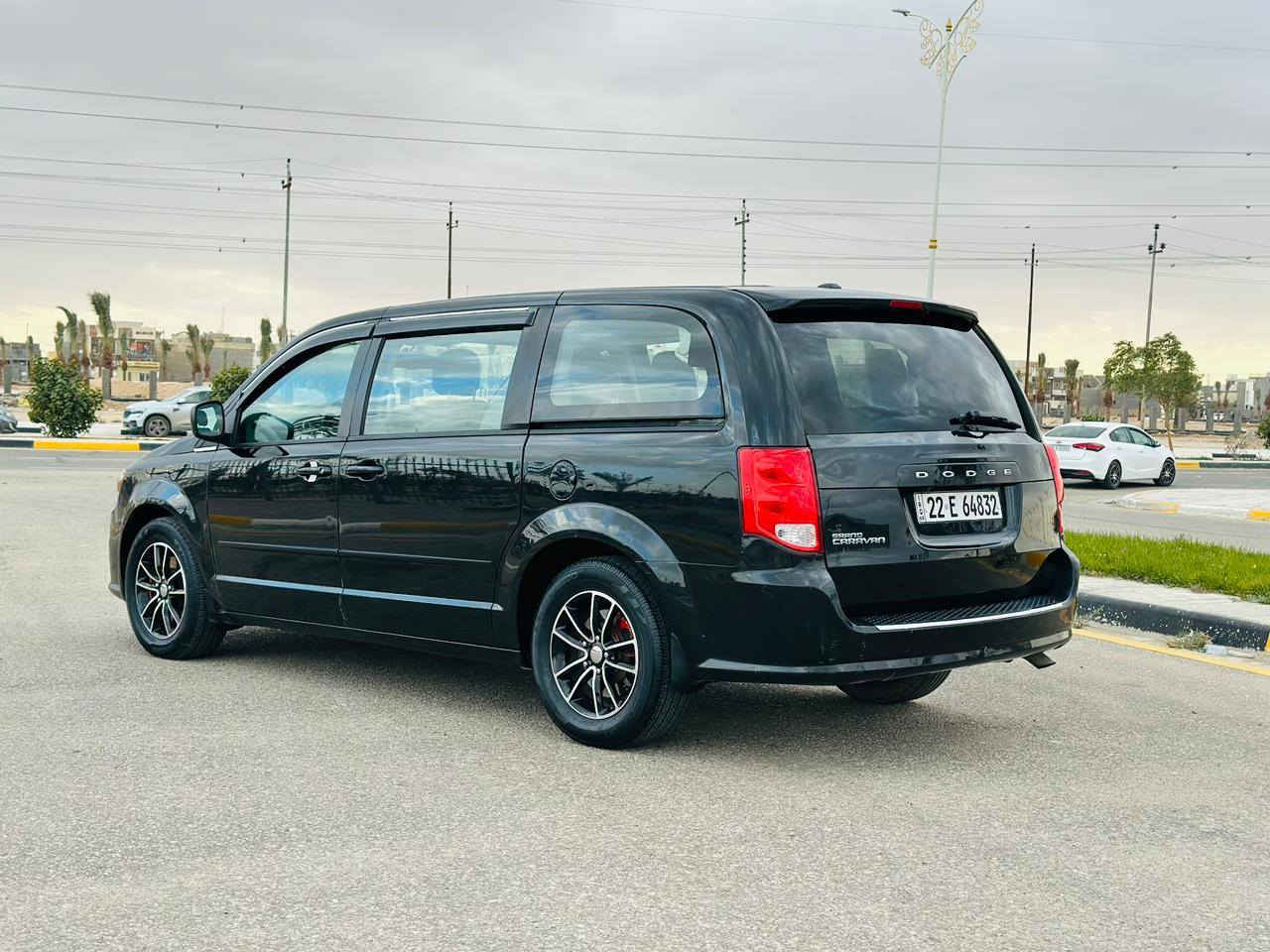 سلام عليكم ورحمة الله وبركاته
دوج كرفان موديل 2017 وارد امريكي حادث جاملغ او بنيد بدون دواخل  رقم اربيل هزه جديده سنويه مجدده  سياره كلش نضيفه ماشي 75 الف حقيقي محرك 3600 
تخم تاير تبريد 3 قطع دواخل سياره بيجي شاشه كامره نضام يكو  سياره كلش حلوه 
السعر 157 وبيها مجال الستفسار ***********.
مكان سياره كربلاء
