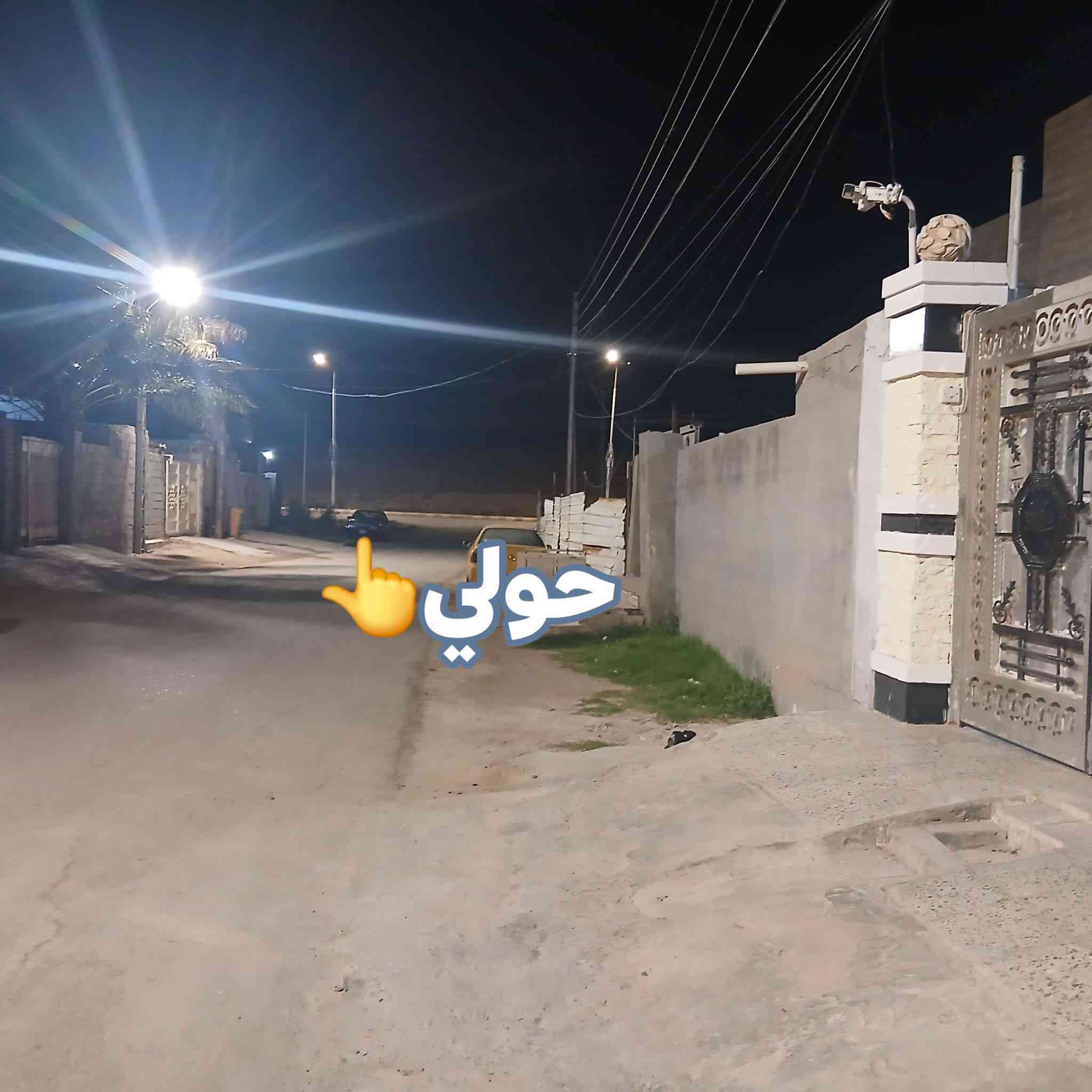 بيت للبيع حي جولان 2 شارع ١٢ مجاري تبليط اناره كامله من كلشي ٣ قطعه عن حولي٤٠ مساحه الدار ٢٥٠م بناءطابوك مكون من٢ غرف نوم و٣ مناور صاله جبيره مطبخ حار بارد واستقابل  وحديقه وكراج سياره بيت كامل من كلشي  ديكورات ملكي ارضيه بورسلين وطرمه كاشي  ***********
