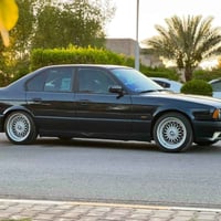 بي ام525اصل موديل1991رقم بغداد انكليزي سنويه 31محرك مسكر  فانوس كير وت...