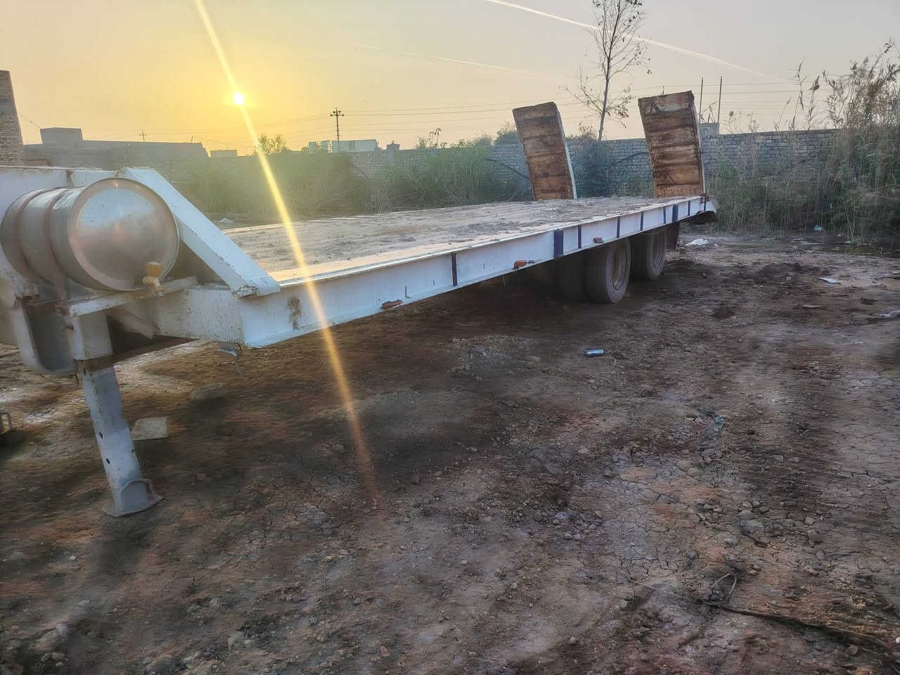 لودر طول ٨وربع وعرض ٣و١٠ سعر 60ورقه تخم تاير ١٧عنوان عماره ***********    ***********
