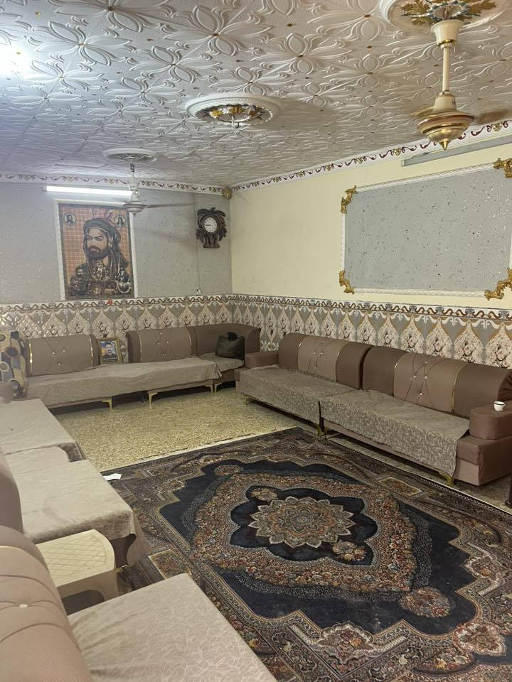 السلام عليكم ورحمة وبركاته بيت طابو صرف مساحه 220 متر يتكون البيت عن غرفتين نوم وستقبال وغرفتين نوم فوك وحده كامله وحده بعده سعر البيت 85 مليون بي مجال قليل مكان البيت الحمزه الغربي بل الباشيه قريب على محلات بيت ابو راسم رقم الهاتف ***********
