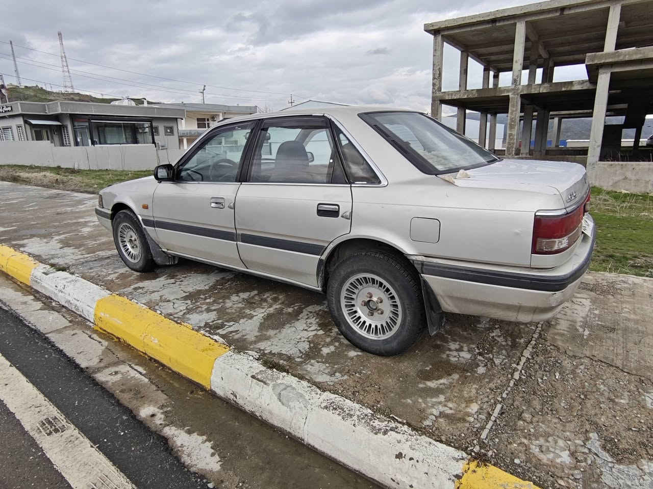 ئۆتۆمبێل: مازدا مۆدێل ١٩٨٩

هەشت و بەخ گێڕ و مەكينه بەشەرت 

توندوتۆڵە لێدراوی و بۆیاخی نیە 
سەنەوی ساڵێکە بەسەرچووە
 بەناوی خۆمەوەیە
شوێن: پێنجوێن
***********
***********
