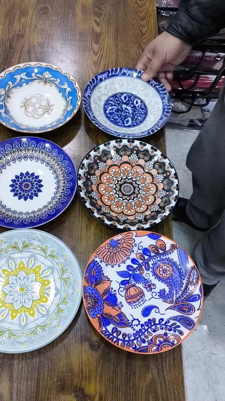 عرض خاص وحصري ماعين حجم كبير  سعر قطعة 500 دينار ويوجد خدمة توصيل  لحجز *********** الموقع كوت شهداء مقابيل جرحة قرب دارة الكهربا
