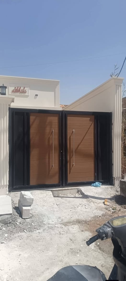 حداده العامه لبيع شبابيك وبوب ومحجرات ونواع الحداده كافه سعار مناسبه جدا جدا العنوان قرب السيطرة ال جروخي الفرع الثاني السكك سعار مناسبه جدا *********** واتساب
