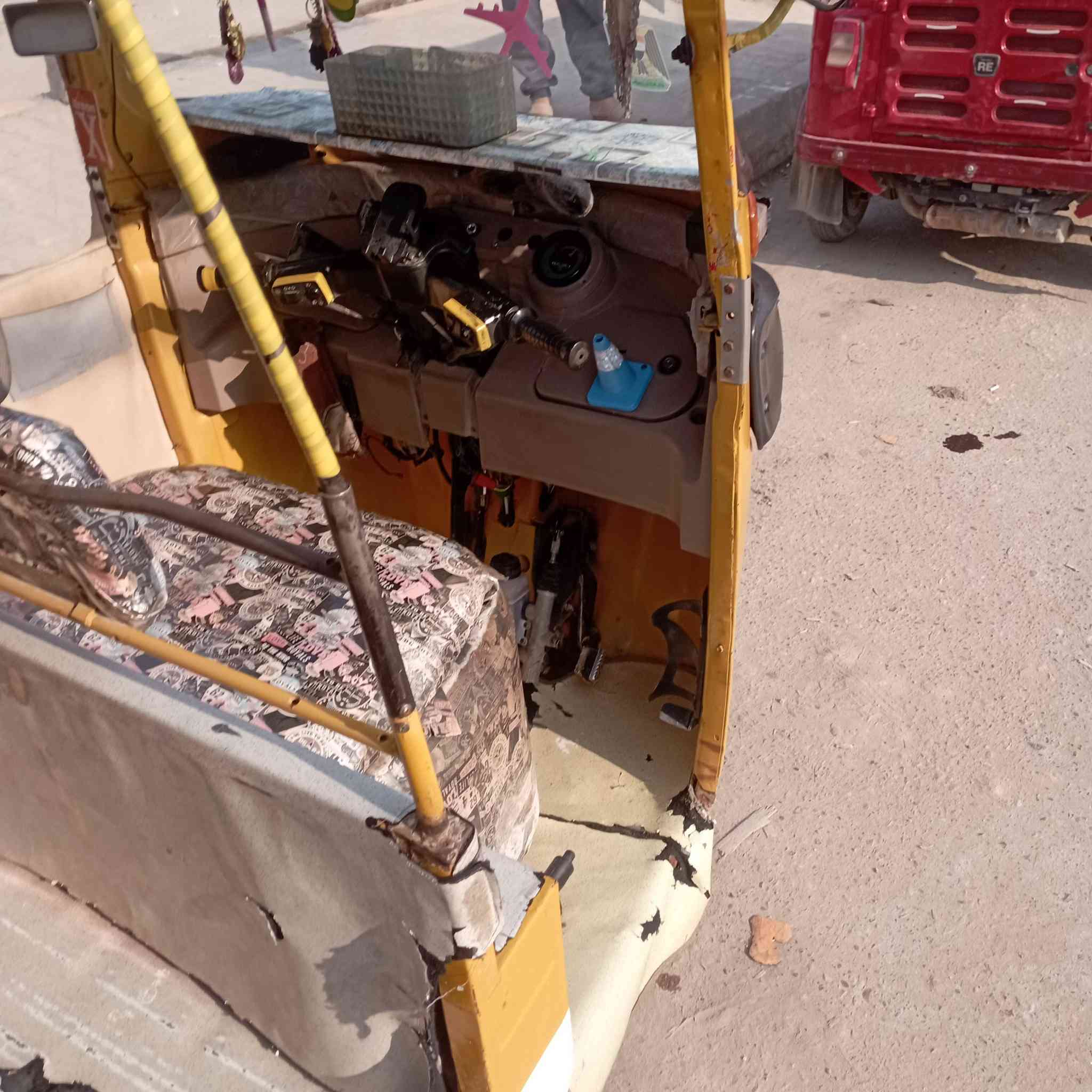 سلام عليكم تكتك للبيع موديل 16 تكتك معمره اوراق  تكتك خير من الله ما ناقصه اي شي يعني كبل للشغل مكينه مال 20 مجفته
تكتك حلوه  مكان أبو غرق وبخدمت الشراي سعر 2.500 وبيه مجال قليل حك الجيه 
***********
***********
