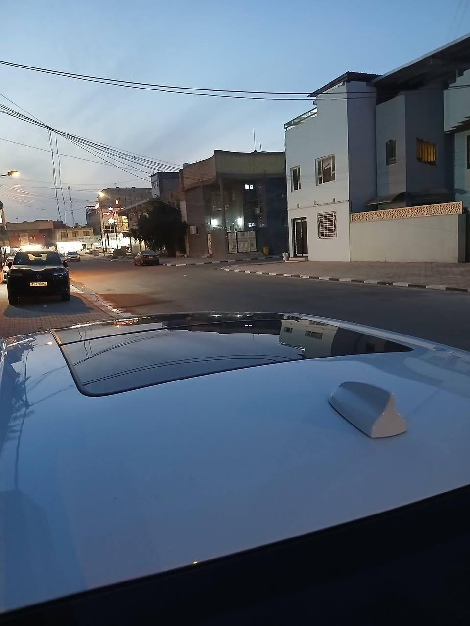 سلام عليكم اوبامه مرمز ٢٣ اصل ١٨ السياره فول بيه حادث فقط الباب خلف السايق والدور الجاملغ فقط بدون ايرباك السياره بأسمي مكان السياره نجف اتصل واني بخدمتك ***********
