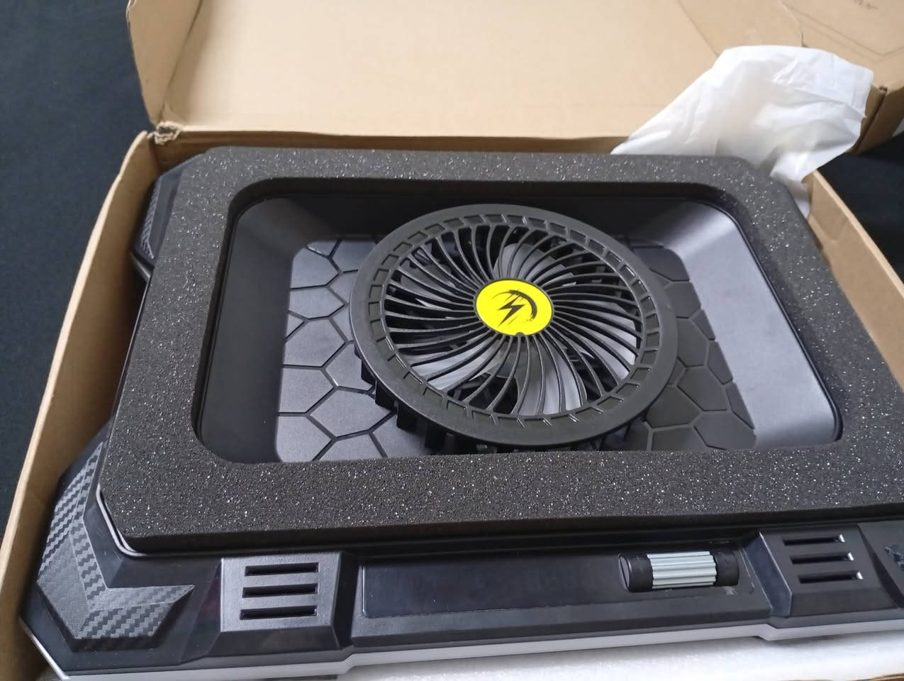 بدون المساند الصغيرة (القطع التي تم التأشير عليها باللون الأحمر في الصورة). القاعدة تعمل بشكل طبيعي جداً وممتازة، لكن هذه القطع البلاستيكية الصغيرة غير متوفرة معها.   ١٥الف


**إذا كنت صاحب هذا الإعلان وتريد حذفه لأي سبب، رجاءا أرسل رسالة إلى الدعم الفني**