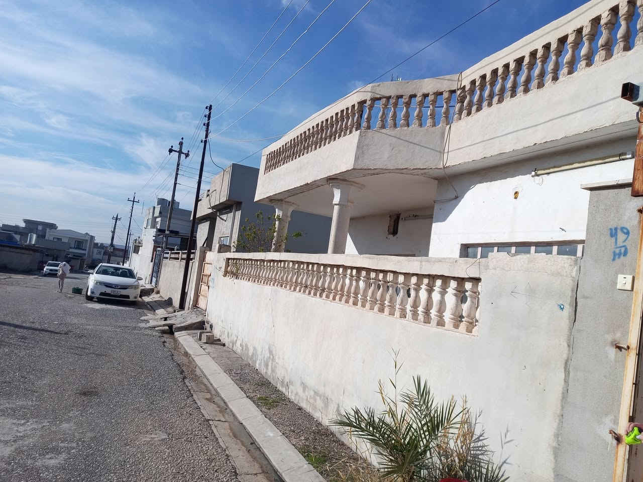 بيت للبيع في هواره به رزه قريب على الشارع العام فرع فريدون ابو مخضر مساحة البيت 165متر سعره 38 مليون وبيه مجال
***********
***********
