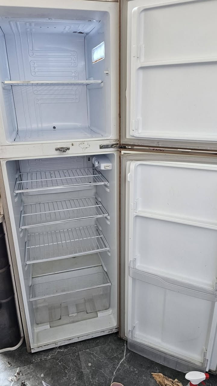 غراض مستعملة للبيع
ثلاجة 150
براد 50
سرير اطفال 50

بغداد صابيات
***********
