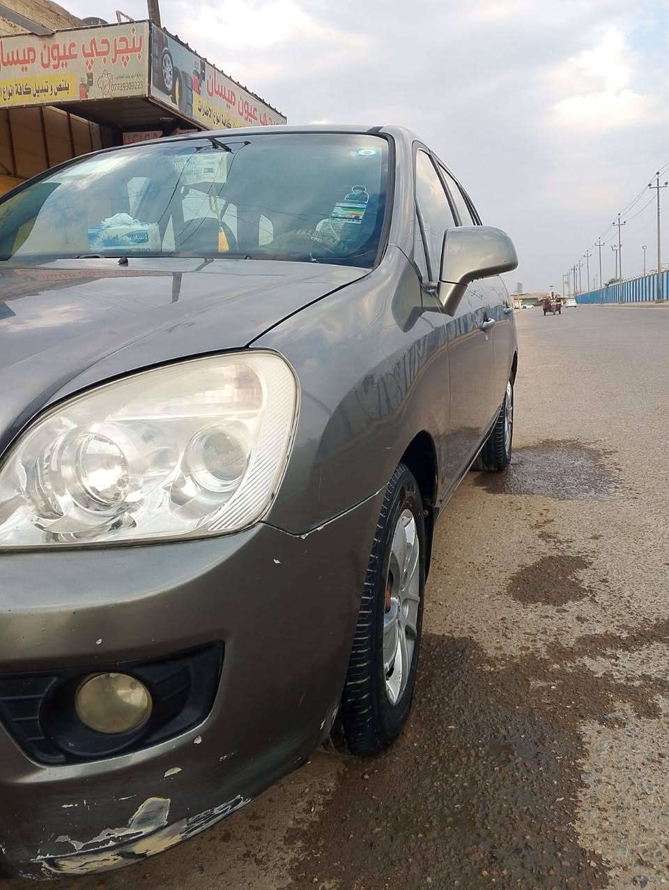 السلام عليكم للبيع كيه كارنز موديل 2009  بسمي السياره موجوده بلعماره كير ومكينه كفاله والحداديه 80 بلميه سياره  حلوه مال عاءله للجناي بصره مشروع وطني السعر94 ورقه اوبيهه مجال السياره مصبوغ بيهه بابين اماميات الاتصال ***********
