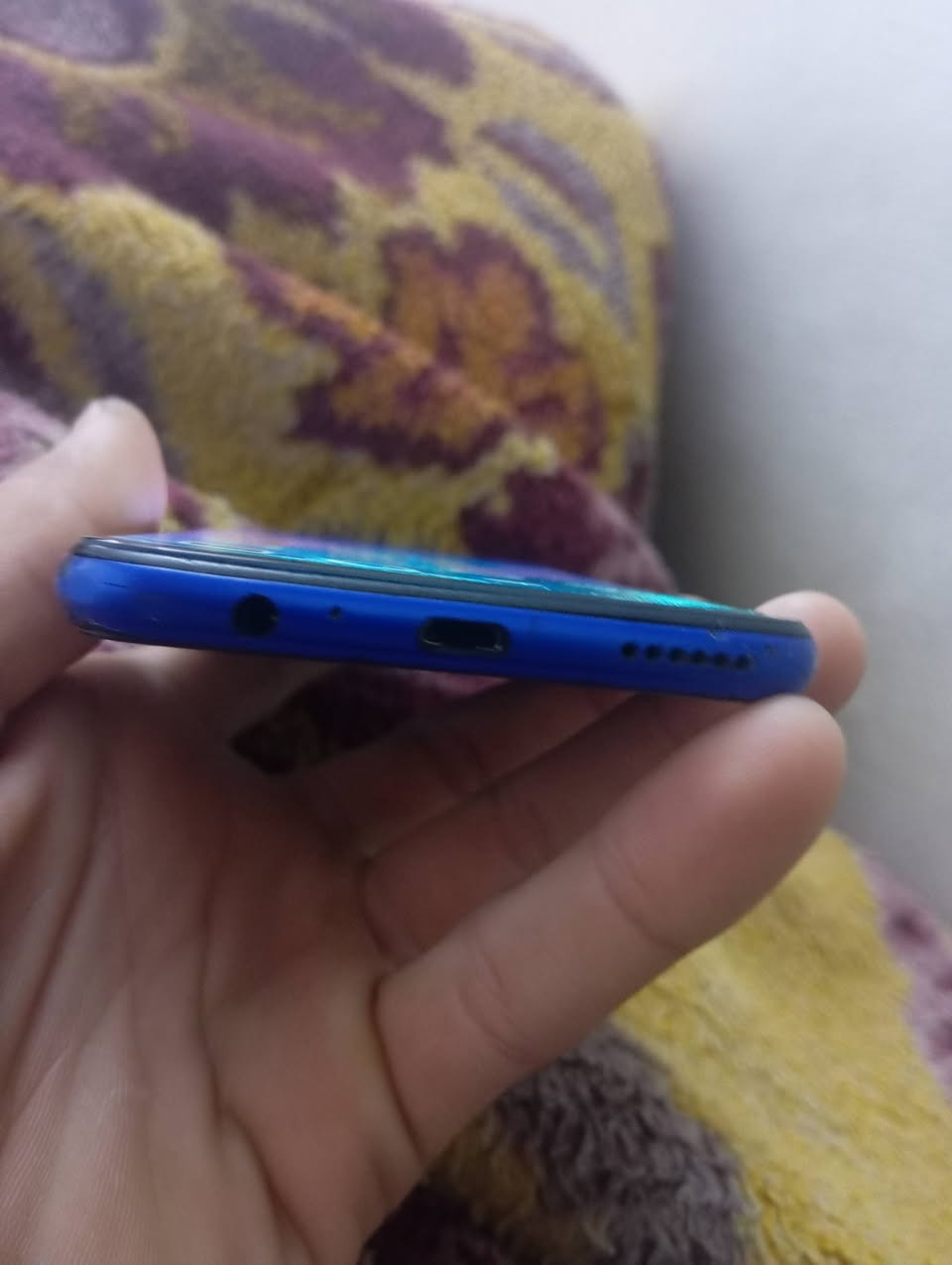 السلام عليكم عندي هذا الموبايل للبيع او اعارضه بماطور بوتين بزون راس براس اشعندك نزل هواوي واي 7 للتواصل ***********
