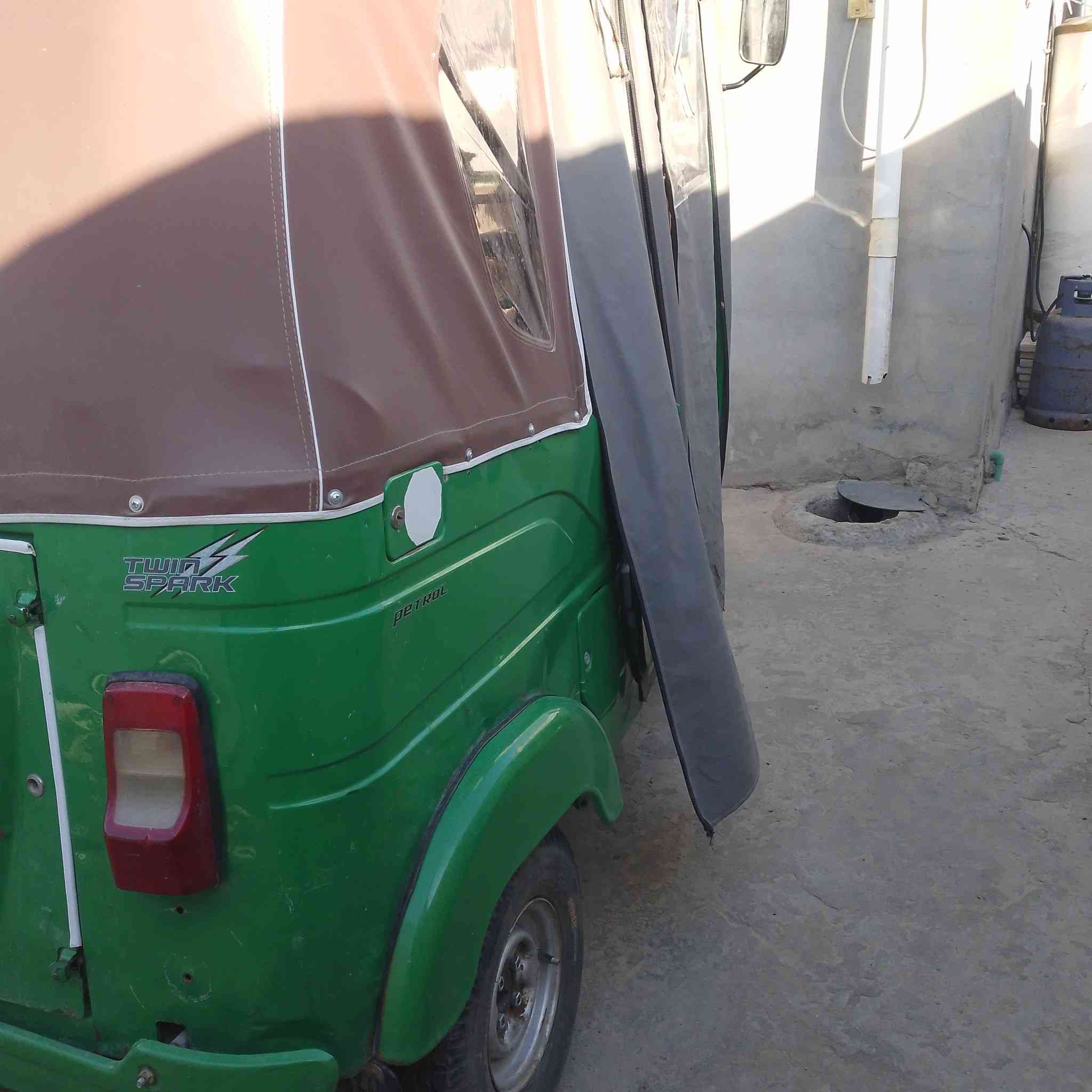 السلام عليكم تكتك واحد عشرين
رقم ديالى لوحات نكليزي  ما طالعة لباب  لبيع ***********
