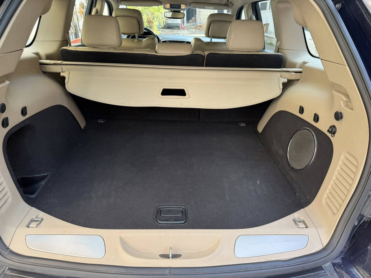 السلام عليكم
جيب 2018 خليجي لمتدد بلاص شركة هارلم 

مكينة 3600 بانورما كشن ذاكره مري قلاب باب الخلفي صندوق كهرباء 

مكفولة كفالة عامه من الصبغ والبارد رقم اربيل بسمي هزه جديده 

 ماشيه 55 الف

سعر 270

مكان زيونه

رقم الهاتف ***********
