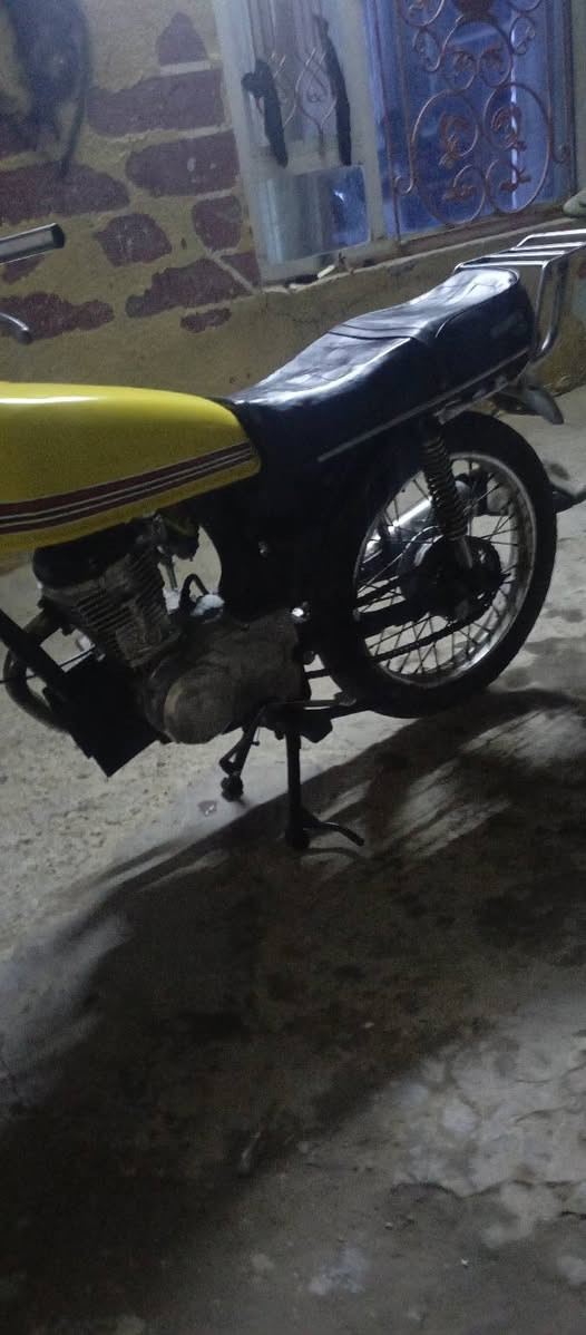 للبيع  سعر ١٧٥ بيه مجال شغاله نقص بس عصافير بيهن صوت درجه تخبل  بل مشي  شراي يتصل سعر بي مجال قليل ***********مكاني بابل جبله
