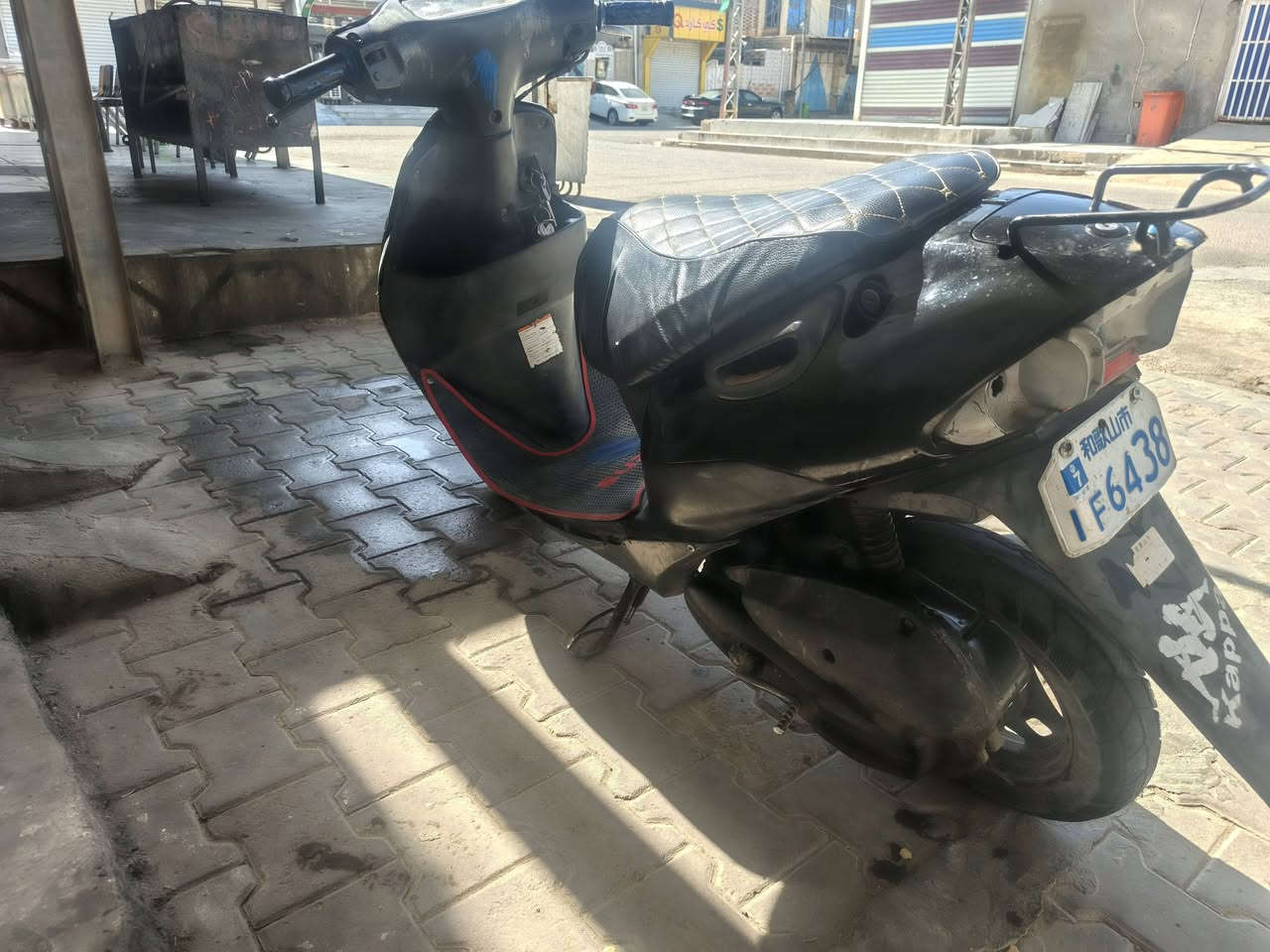 دراجة للبيع مكينه ما مفتوحه يحتاجلهة تلجيضات كهربائية سعر ٢٠٠ وبيهة مجال ***********
