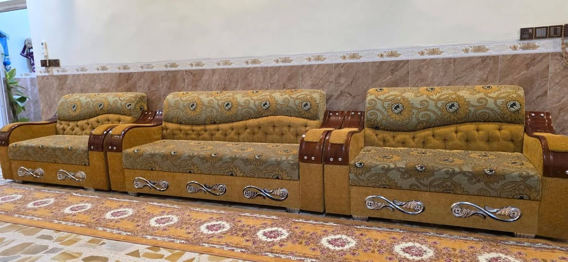 مكلف بالنشر 
تخم ونص 16 مقعد حطاطة اخو الجديد نظيف جدآ سعرة 450 وبيه مجال 
 ***********
