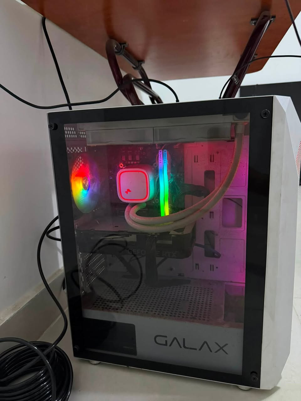 Case:
Core i3 12400f
Ram 16gb 3200 T-Force
Motherboard: Asus b660-mk
CPU Cooler: Deepcool le520
GTX 4060 
2TB SSD
1TB MDAT2
RGB Cooling Fans

Gaming Chair: Meetion

Mouse: Glorious O RGB

Headset: Hyper X Cloud 2

Keyboard: Gamenote Mechanical RGB

Gaming Monitor: Avetron RGB

Mousepad: Gamenote

ست اب كامل للبيع جمعتهة قبل ٨ اشهر  - مكان بغداد 
سعرهة 700$ 
رقمي ***********
