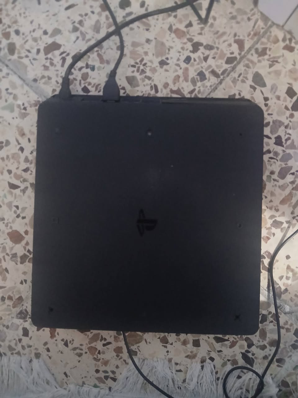 السلام عليكم بلي ٤ سلم ٥٠٠
ويا كرتونيه وكامل ملحقاته يدات ثنين وسيدي يجي ويا مال فيفا ويجي ويا حساب كامل وبي العاب مشتريه بفلوس وبي العاب مثل فورتايت وروكت ليك العاب مصروف عليه وبيه سكنات وسيارات صارف عليه بيه سكنات من سيزن خامس وجاي 

الحساب بي حوالي ٣٣لعبه 
ونلاين

مكاني بغداد العامريه

السعر ٣٥٠ بي مجال

تواصل واتس***********
