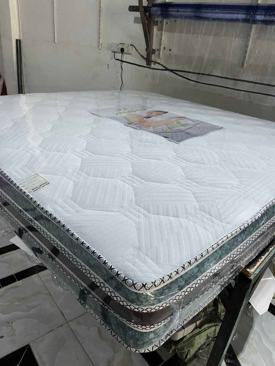 دوشگ الإسفنج الديلوكس هو نوع متطور من مراتب النوم المصنوعة من طبقات إسفنج عالية الجودة، يتميز بالراحة والدعم الأفضل للجسم مقارنةً بالأنواع العادية.
نبذة مختصرة:
يُصنع من عدة طبقات مختلفة الكثافة لتوفير توازن بين الليونة والصلابة.
يساعد على توزيع وزن الجسم بشكل متساوٍ، مما يقلل آلام الظهر والمفاصل.
يحتوي غالباً على طبقة علوية ناعمة تعطي إحساساً بالفخامة والراحة أثناء النوم.
مناسب للأشخاص الذين يبحثون عن نوم مريح وجودة طويلة الأمد.
يتميز بعمر استخدام أطول وضمان أعلى من الدوشگ التقليدي. ديوانية, القادسية


**إذا كنت صاحب هذا الإعلان وتريد حذفه لأي سبب، رجاءا أرسل رسالة إلى الدعم الفني**