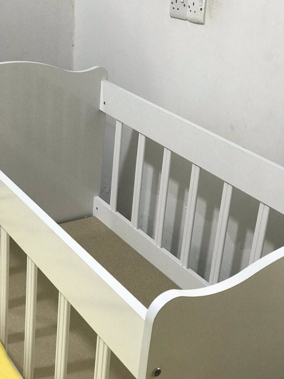 سريرجديد للبيع السعر 175 التواصل على الرقم ***********
