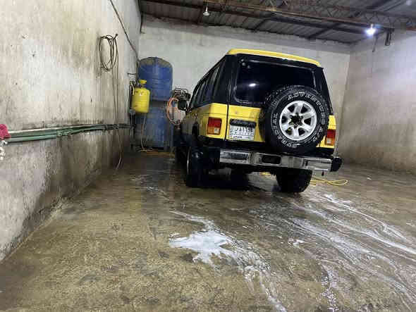 السلام عليكم 
كالوبر موديل 93 للبيع محرك 2500 ففتي 
جام كهرباء سنتر لوك شاشه وكاميرا رقم بغداد
عليها تايرات جبلي وتخم ويل همر معروف سعره
دوشمه كامله ارضيه وتنته وكشنات
السياره مصبوغه عام للجماليه صبغ درجه اولى شذره 
رقم بغداد  
المكان واسط قضاء الحي
السعر 55 وبيها مجال  
***********
