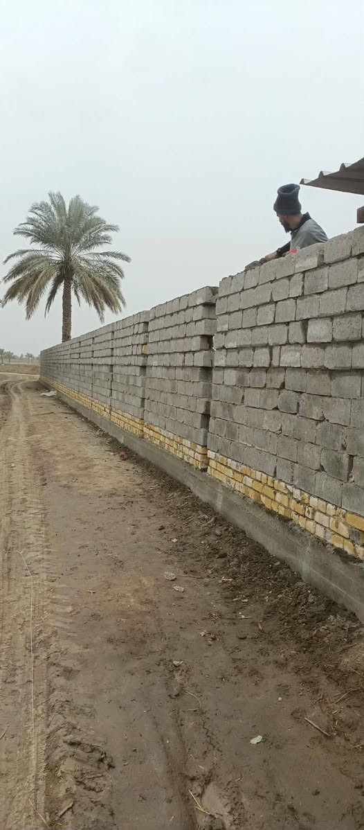 السلام عليكم
خلفه متفرغ اسمنت وجص وبورك
***********
