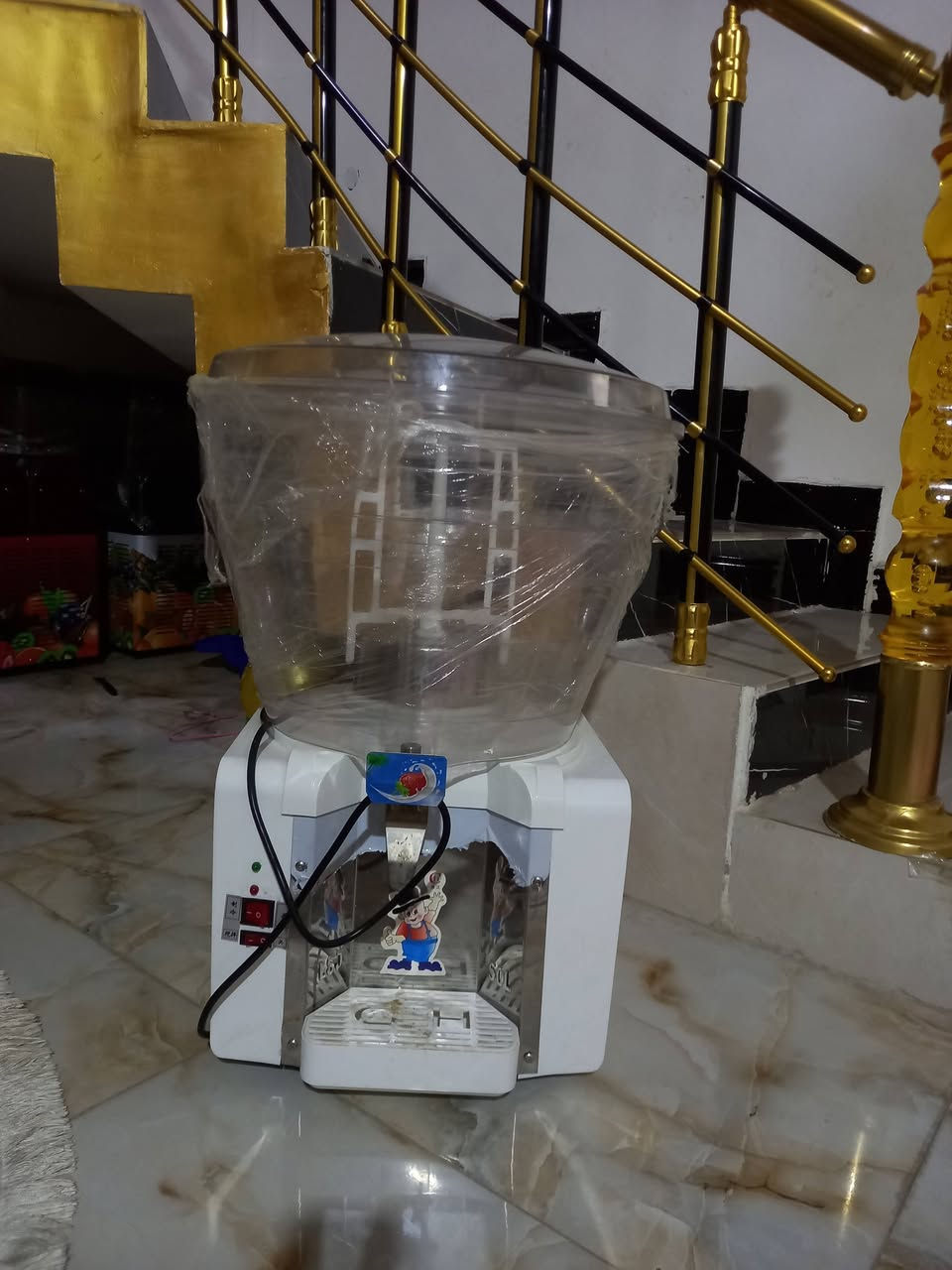 السلام عليكم  للبيع مكاين ازبري العدد ٢ جدد مامستخدمه كلش جدد سعر الوحده مليون و١٠٠
مكينه مال لبن جديده مامستخدمه كلش سعرها ٤٥٠
مكاني بصره بصره ماعندي توصيل
رقم التلفون ***********
