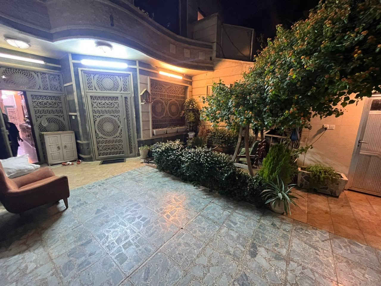 على بركة الله
📌الثقة عنوان 
يسر مكتب ازاد للوساطة العقارية
ان يعلن عن توفر

 دار سكني 
..... للبيع..... 
بناء 2013

المساحة 200 متر
الواجهة 6.66 متر
نزال  30 متر 

الطابق الارضي
مدخلين
صالة +مطبخ +خدمات +منور + غرفة نوم

الطابق الاول
غرفتين نوم وخدمات

واجهة مرمر ارضيات مرمر 

شارع عرض 15 متر
رصيف عرض 4 متر

البنوك
📍 زقاق 8 

#مستعدين لاستقبال كافة العروض التجارية والسكنية وأيجاد الزبون الملائم بأسرع وقت 
للاستفسار
اتصال + واتس اب
***********
***********

او مراجعة المكتب
ازاد للعقار
شارع اسواق النداوي
مجاور مكتبة اجيال
