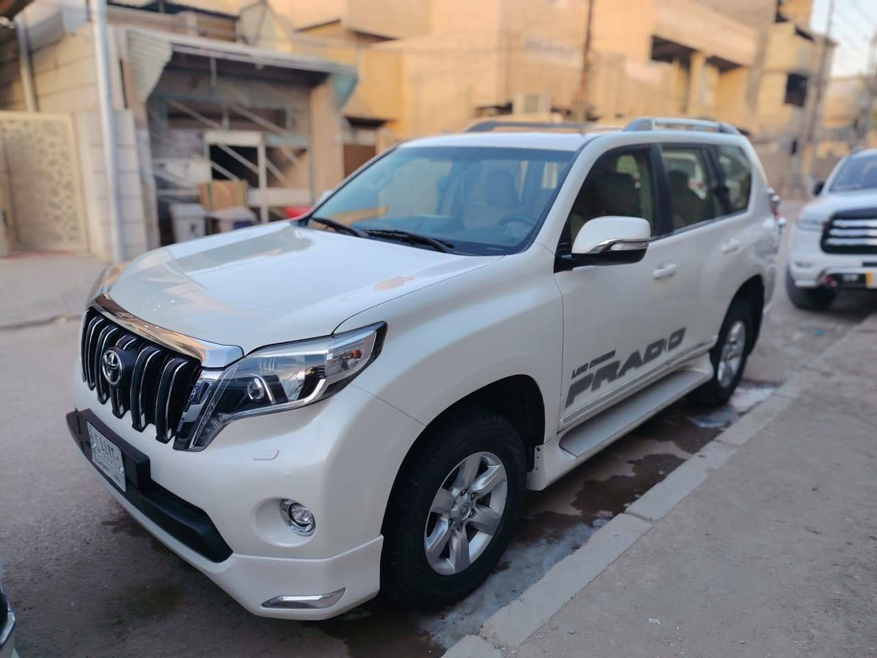 السلام عليكم برادو موديل ٢٠١٧ خليجي السياره بيها بارد بسيط بجامغ ومصلح السعر ٣٤ وبيها مجال مكاني بغداد *********** متواجد عله واتس اب ماشيه ١١٤ كيلو
