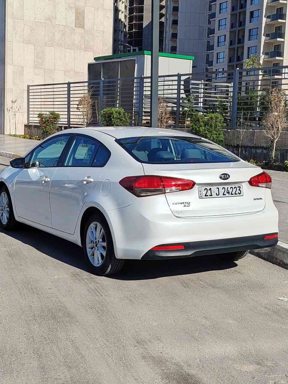 السلام عليكم ورحمة الله
للبيع كيا سيراتو خليجي ٢٠١٨
مكينة ٢٠٠٠
مري شفط
فول تحكم ستيرن 
٣ وضعيات قيادة 
اشاير بالمري 
السيارة جديدة بمعنى الكلمة 
السيارة كفالة عامة من الضربة والصبغ والبارد والتبديل 
عندي سونار بالسيارة 
رقم سليمانية الجديد  
مكاني حي الجهاد/الشارقة 
الشراي يتصل
***********
***********
