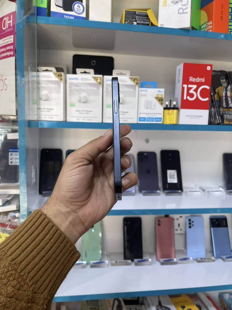 سلام عليكم 12 عادي ذاكرة 128 شاشة مبدل فيس ايدي شغال فقط رايدلة بطارية السعر 170 مكان نجف ***********
