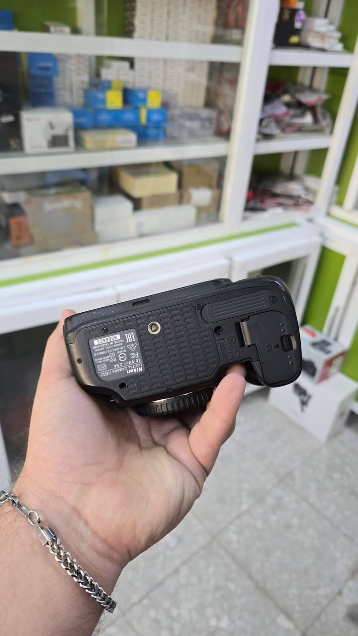 نيكون نضافه 100% كامل ملحقات 
D610 +50m F1.8G
سعره كامل800الف 
كامره وعدسه بيع كامل شتره 6k ✅️
مكاني بابل 
***********
***********
