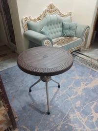 ميز دائري • حديدي • رجلين