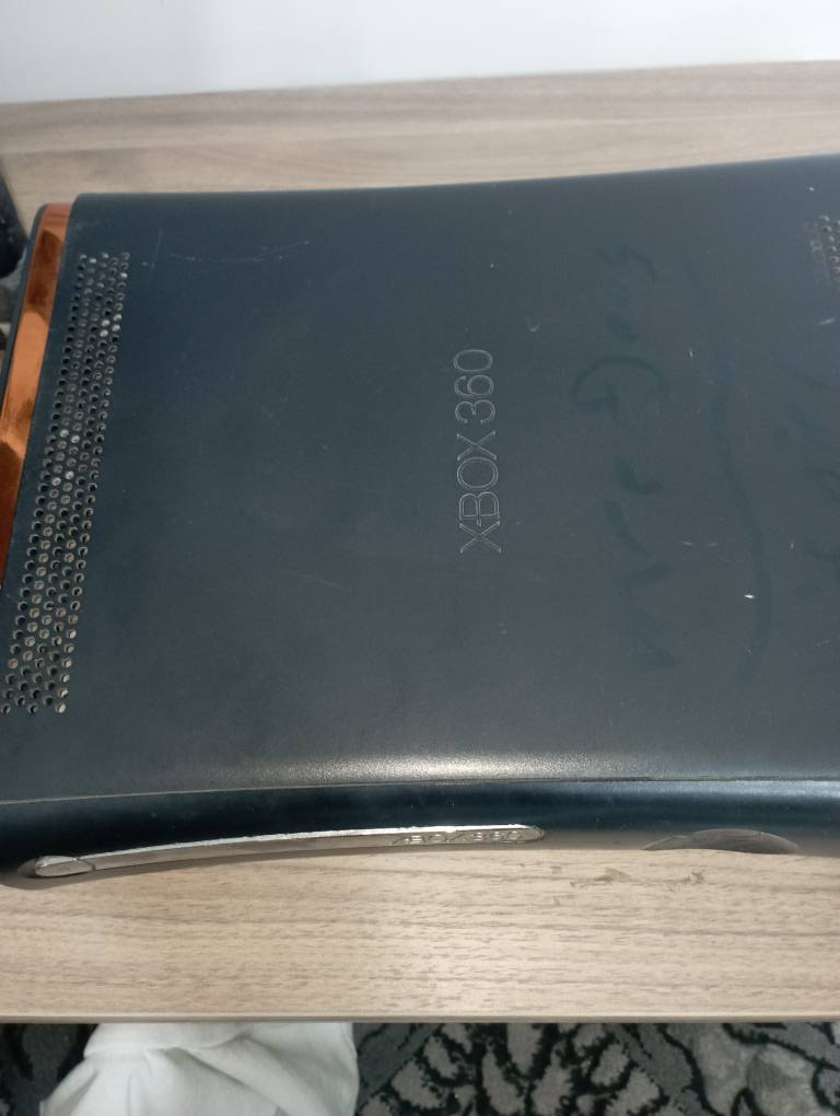 اكس بوكس 360  ويه 8 العاب نظيف جدا  ويا يده اصليه لاكن يرادله تصليحات بسيطه مع محوله وهارد 500 كيكا النجف, العراق


**إذا كنت صاحب هذا الإعلان وتريد حذفه لأي سبب، رجاءا أرسل رسالة إلى الدعم الفني**