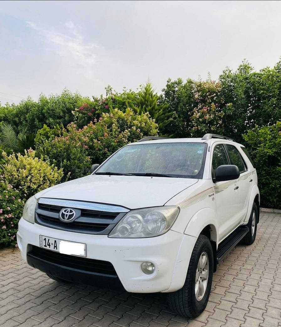 السلام عليكم 
تويوتا فورتشنر ٢٠٠٦
TOYOTA FORTNR 2006  المكينة 6 سلندر 4.0 
كير 5 نمر 
جاهزات ومكفولات من اي عطل تبريد تدفئة شغالات حدادية توني نافضه من طول للطول 
بيها ضربة وبعض المكانات مصبوغة 
سنوية لل30 رقم بصرة تحويل ثاني يوم 
السيارة جاهزة من كلشي 
السعر ((((110)))) وبيه مجال  ﴿للبيع او للمرواس﴾
اتصل وبيك خير وتدلل 
***********
