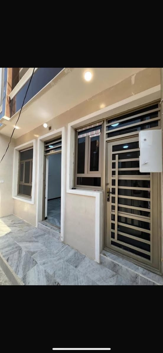 مشتمل #للبيع المساحة ٣٨م واقع حال ٤٨ م
الواجهة ٥.٤٠   /النزال ٩
مدخلين 
يحتوي على #استقبال#مطبخ #٢غرف نوم
حالياً مؤجر
الموقع 📍الشعب حي التجار مقابيل جامعه الامام الكاظم 
للأستفسار آكثر الأتصال على الأرقام ***********
القريشي  للوساطة العقارية
