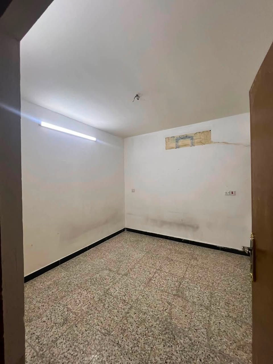 � للإيجار في السيدية
وحدة سكنية طابق اول ، نظيفة وجاهزة للسكن.

🔹 تحتوي على:
✅ غرفتين نوم
✅ صالة
✅ مطبخ
✅ خدمات

💰 الإيجار: 650 ألف دينار عراقي

📞 للاستفسار: ***********
🏢 مكتب حلم عقاري للوساطة العقارية
