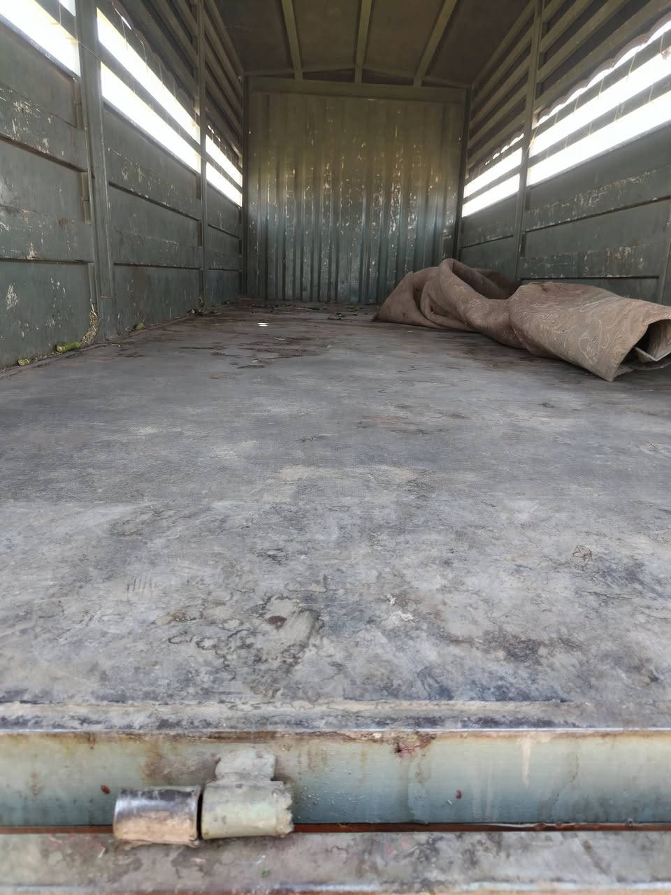 السلام عليكم بدي للبيع طول 7 ونص ورتفاع مترتين و55 بدي حجي رياض مكان الصويره سعره 38 وبيه مجال  ولموشراي لايخابر للاستفسار *********** // ***********

