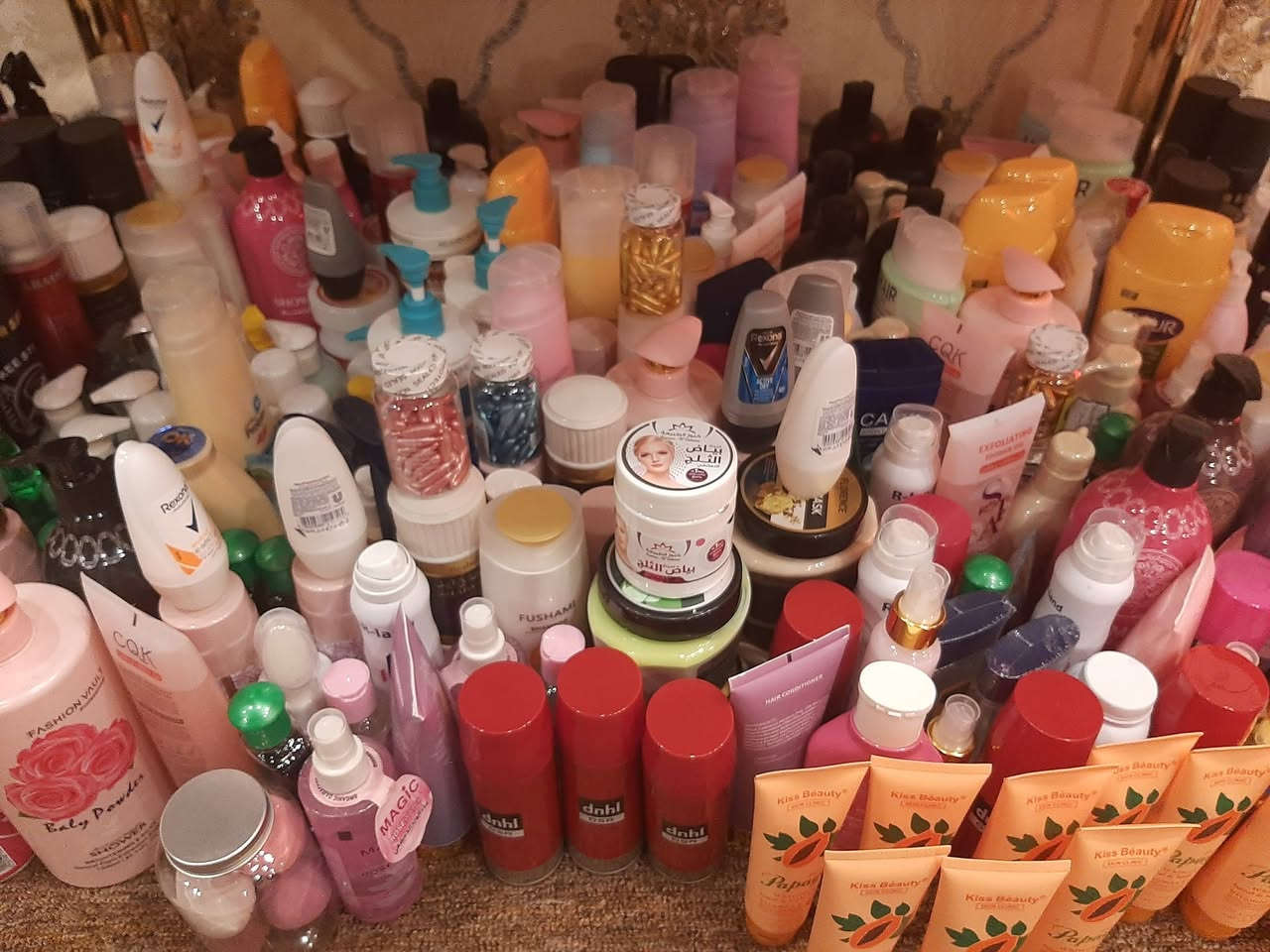 تعزيله محل أغراض كوزمتك اكسباير ٢٠٣٠ محتاجه كلهم جدد
الف وميه و٥٠ قطعه لوشنات شامبوات معطرات منظفات بشره واقي شمس  صابون وجه وصابون عادي 
فيتامينات وجه دهن شعر كلينكس مرطب  اقنعه وجه  باودر وسبري شعر 
....ألخ 
الي يستفسر يتصل او يراسل ع واتساب  ينفع اهل مشاريع صغيره والبيجاات  مكاني بصره تواصل ع رقم ***********
