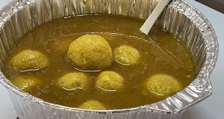 ع بركة الزهراء نستقبل طلباتكم لوجبة العشاء أطيب تشريب كبة برغل جدر مطبوخ وجاهز شغل بيت ونظيف الله شاهد الجدر يحتوي ع 10 قطع حجم عائلي السعر 7 تردون اصفر او احمر حسب طلبكم توصيل داخل السماوه  
 فقط الحجز مراسلة الحساب


**إذا كنت صاحب هذا الإعلان وتريد حذفه لأي سبب، رجاءا أرسل رسالة إلى الدعم الفني**