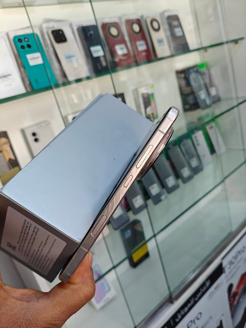 السلام عليكم 
هونر ماجك 8 بروا 
ذاكره 512 مستخدم شهر فقط 
كامل ملحقاته الاصليه الكارتون والشاحنه 
الجهاز مغلف تغليف خاص قطعه لوووك مكفول أخو الجديد شرط الفحص والظمان لمدة 3 أيام 
السعر 1190 الف سعر ثابت يوجد توصيل محافظات مكان المكتب بابل


**إذا كنت صاحب هذا الإعلان وتريد حذفه لأي سبب، رجاءا أرسل رسالة إلى الدعم الفني**