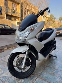 دراجة pcx جيل اول ياباني للبيع  دراجة نضيفة ومكينتهة ناعمة ممفتوح برغي...