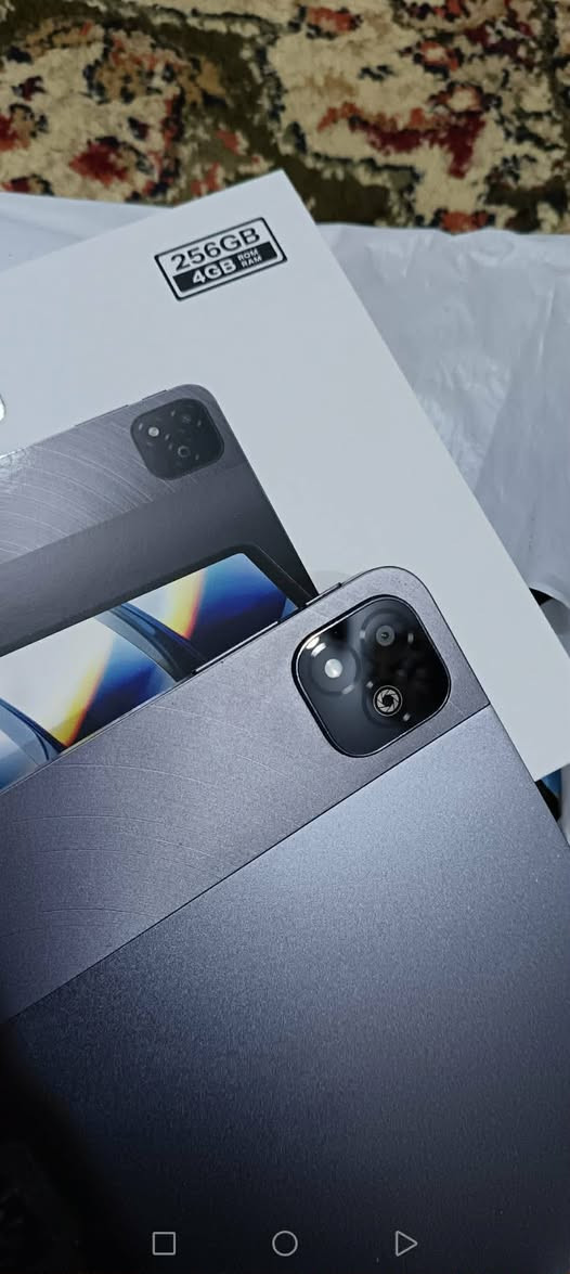 ايباد للبيع مستعمل قليل جدا للدراسه فقط لفترة قصيره مابي اي ضرر  ذاكره ٢٥٦
 جهاز لوحي Infinix Xpad. 
يأتي بشاشة كبيرة بحجم 11 بوصة ودقة +FHD ومعدل تحديث 90 هرتز.
يعمل بمعالج MediaTek Helio G99.
يتوفر بخيارات ذاكرة وصول عشوائي (RAM) تصل إلى 8 جيجابايت ومساحة تخزين 256 جيجابايت.
يحتوي على بطارية كبيرة بسعة 7000 مللي أمبير أو 8000 مللي أمبير.
يدعم القلم ولوحة المفاتيح.
يدعم الألعاب القوية
السعر ٢٠٠


**إذا كنت صاحب هذا الإعلان وتريد حذفه لأي سبب، رجاءا أرسل رسالة إلى الدعم الفني**