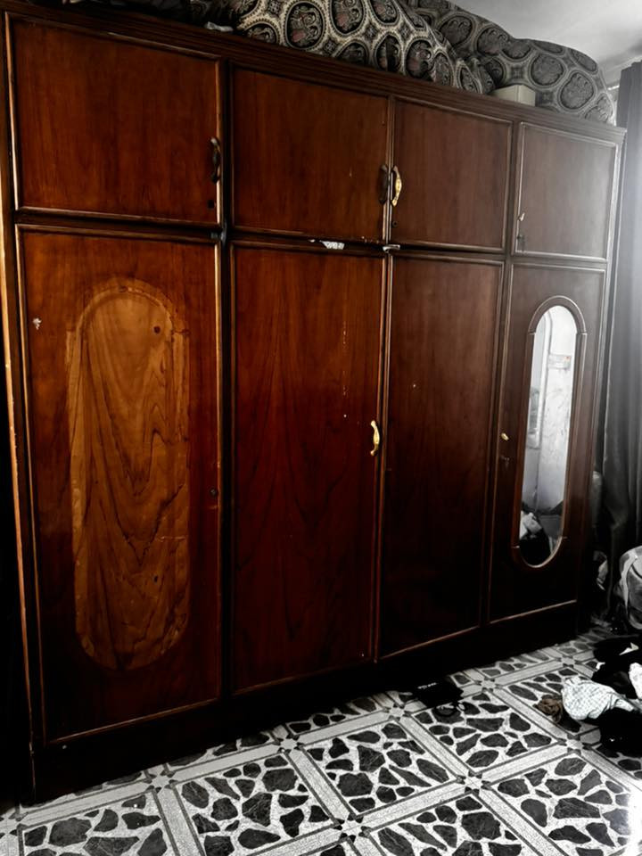 غراض للبيع العنوان العطيفية 
تخم 10 مقاعد خشب زان تركي اصلي واسفنج اصلي مينزل بس يرادله تنظيف اريدة ب٤٠٠ 
ميز طعام ب٦٠ 
كنتور صاج  تكمة مال اول ب١٠٠ 
ميز طعام ثكيل زجاج وكبير جداً ب٧٥ ينرادلة تنظيف 
للتواصل خاص او واتساب ***********
